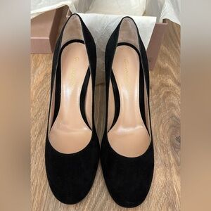 Gianvito Rossi Black Suede Pump - Excellent Comdition